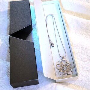 🌹NIB🌹Aurastella Solid Sterling Silver Flower Necklace with Moonstone